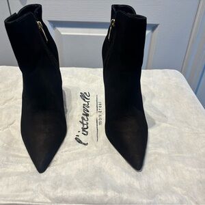L'INTERVALLE Elegant Black Ankle Booties